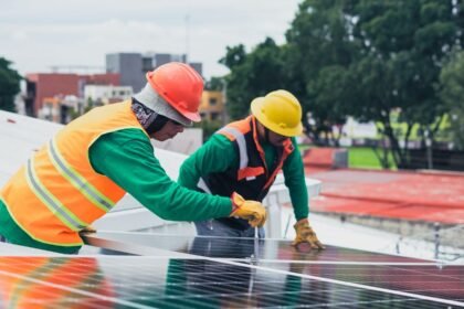 Solar panels cleaning at home