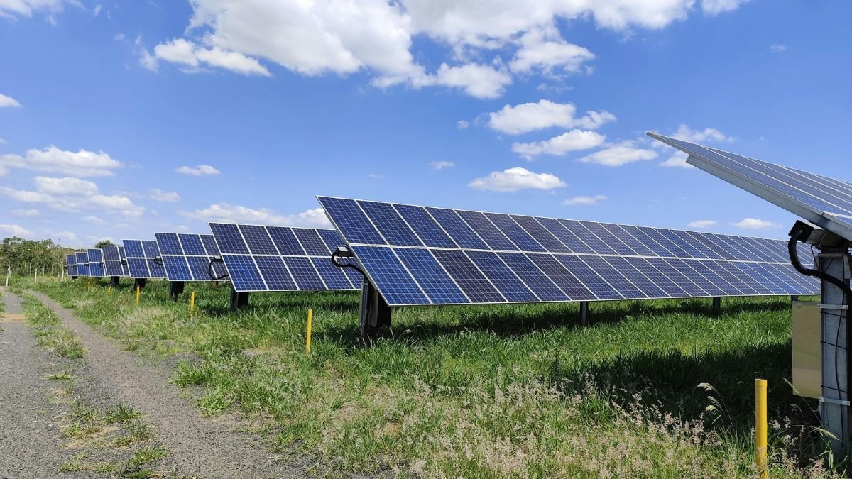 Best solar panels for cloudy weather installed on a modern home's rooftop under an overcast sky.