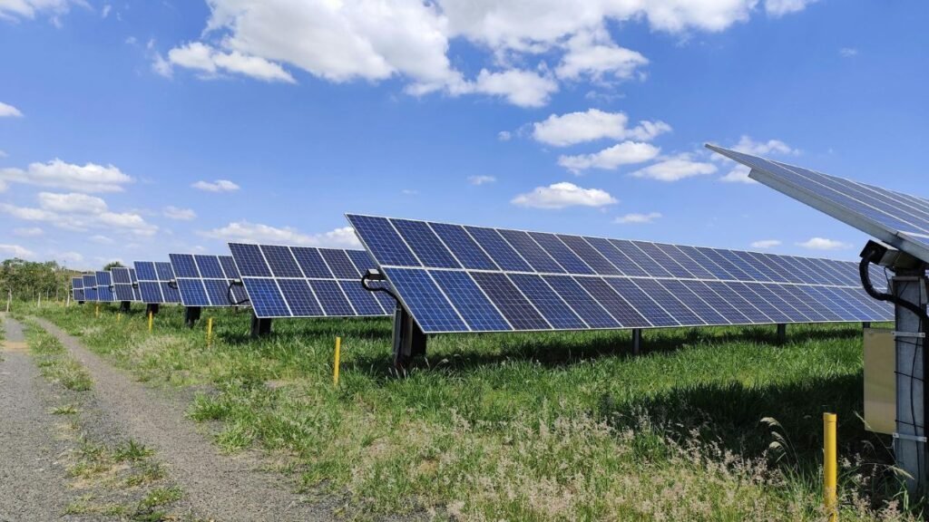 Hybrid solar systems in new homes in USA with rooftop solar panels