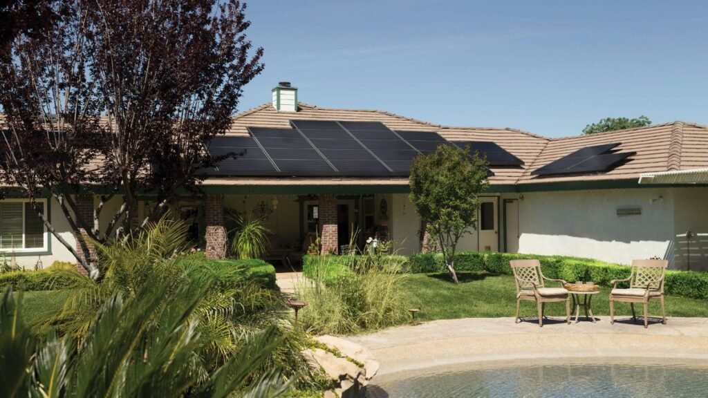 Hybrid solar systems in new homes in USA with rooftop solar panels