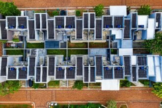 Hybrid solar systems in new homes in USA with rooftop solar panels