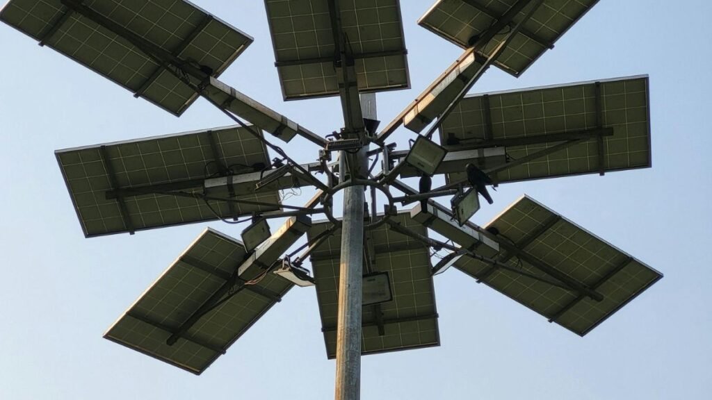 Do solar batteries work during a power outage