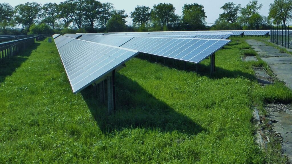 Do solar batteries work during a power outage