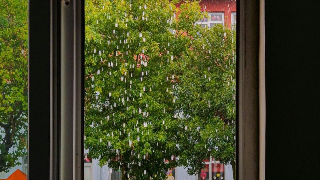 gap between window frame and interior wall how to fix