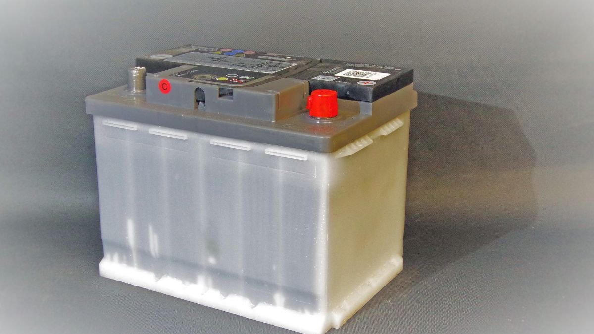 Things to Know Before Buying a Solar Battery for Your Home in